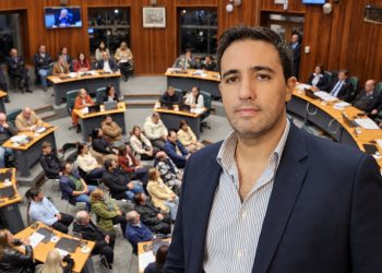 Adolfo Varela defendió ley que habilita contrataciones en las intendencias