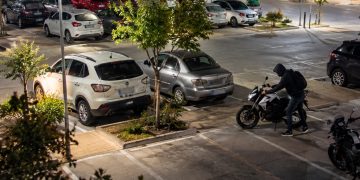 Cámaras del CCU detectaron el hurto de una motocicleta en Punta Shopping y un joven fue condenado