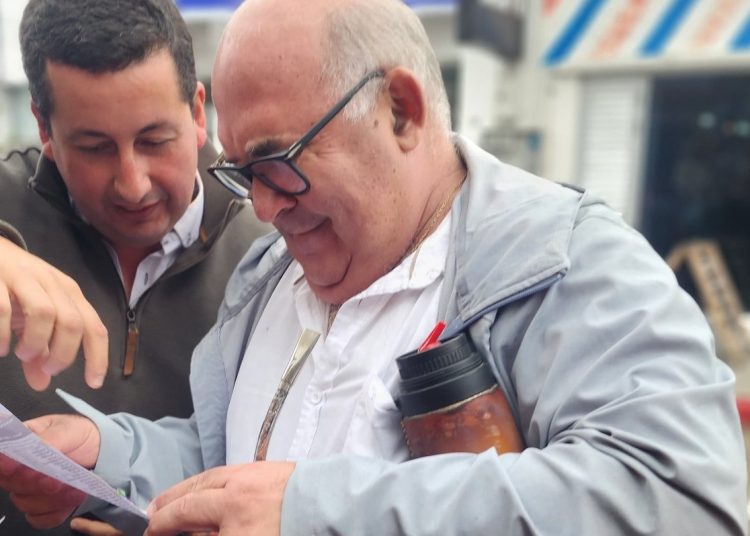 Echeverría confirmó que no será candidato a la IDM y empujó a Abella a la reelección